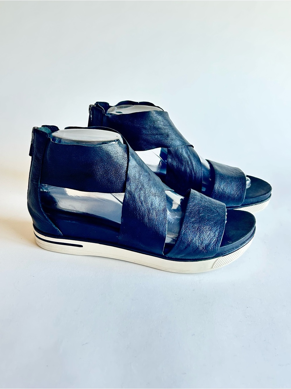 Eileen Fisher Black Leather White Rubber Outsole Zipper Closure Sandals size 8.5
